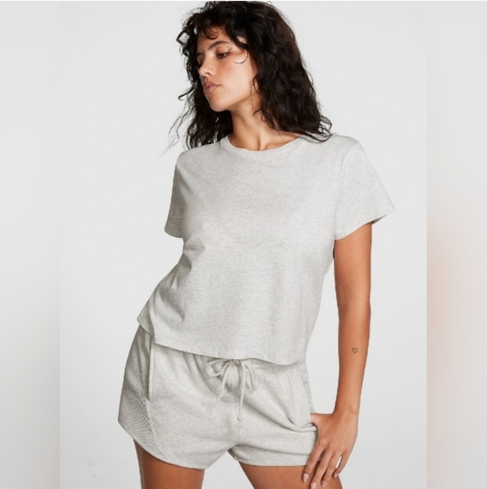PINK Victoria's Secret Gray Short Sleeve Tee Size Medium